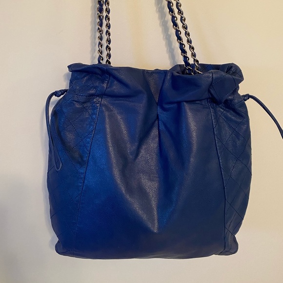 Chanel Large Blue Caviar Drawstring Tote Bag - Picture 4 of 16